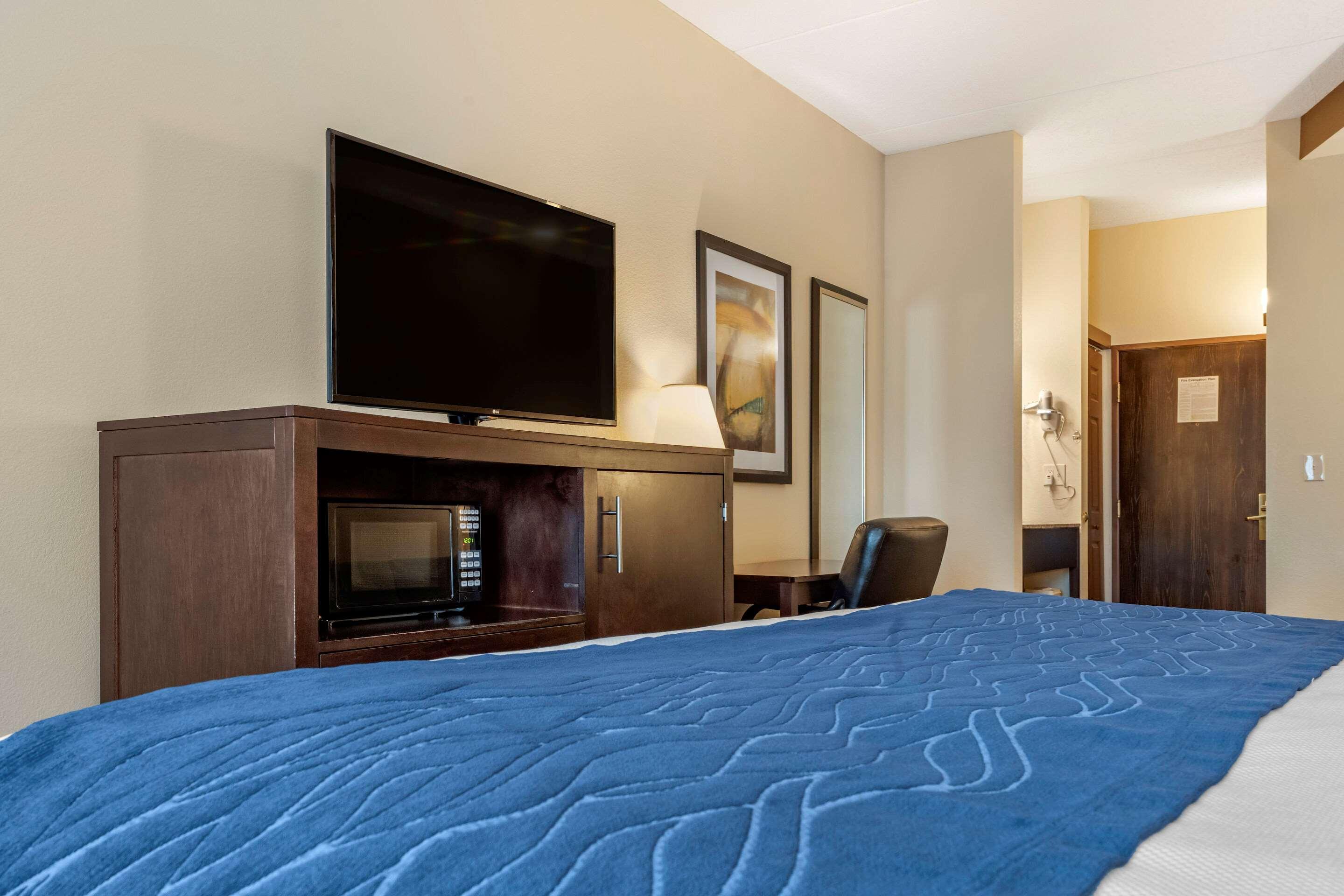 Comfort Inn & Suites Butler Exterior photo